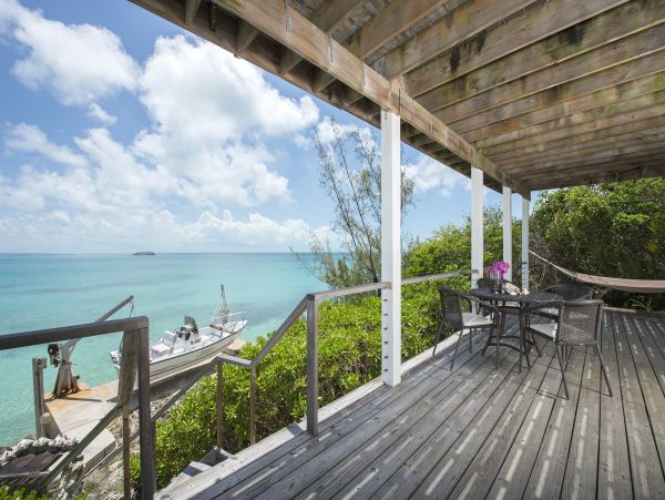 Luxury Villa in Bahamas: Stunning Views & Beach Access