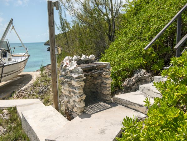Luxury Villa in Bahamas: Stunning Views & Beach Access