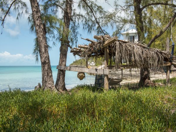 Luxury Villa in Bahamas: Stunning Views & Beach Access