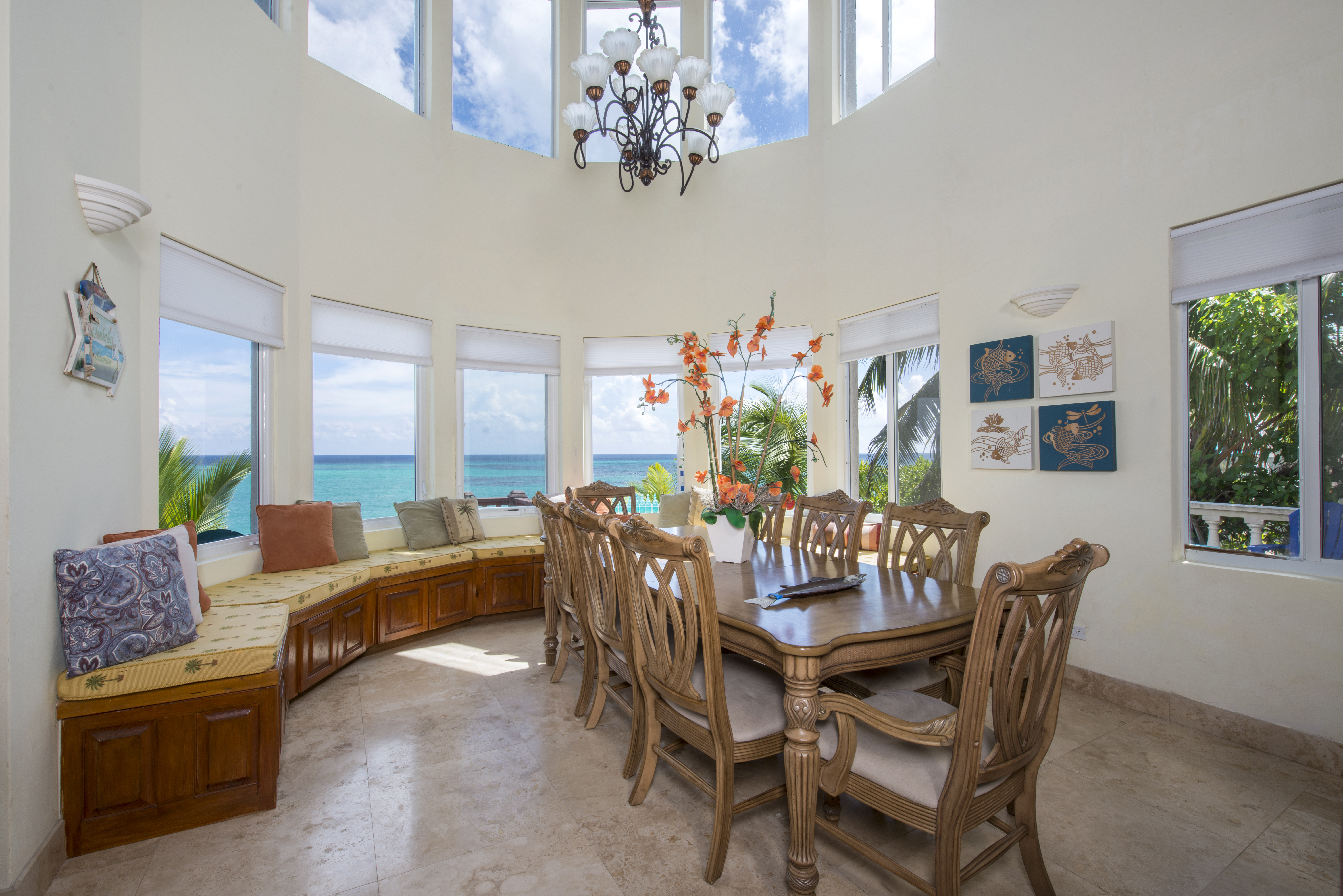 Spectacular House with 4 Bedrooms & Amazing Views
