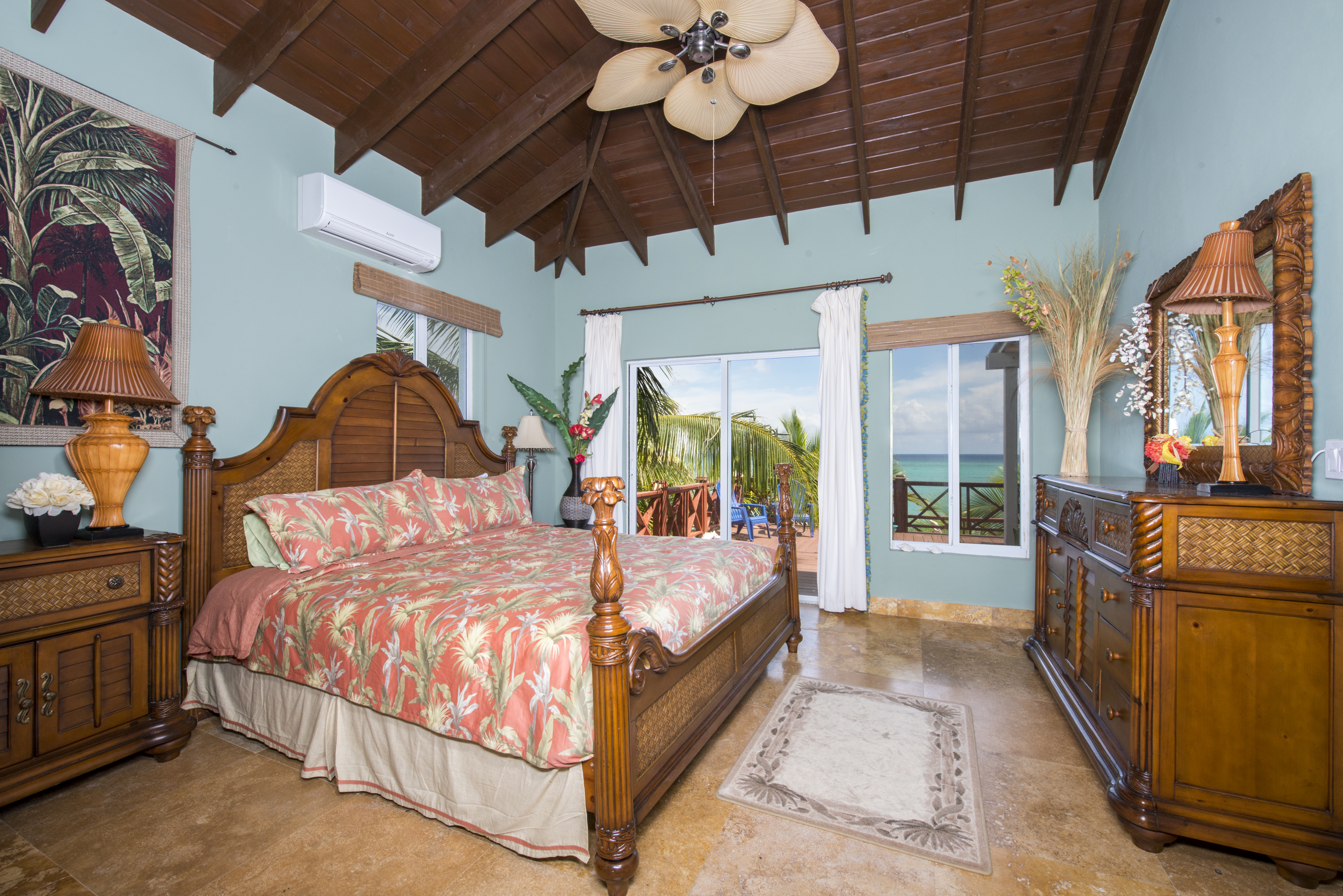 Spectacular House with 4 Bedrooms & Amazing Views