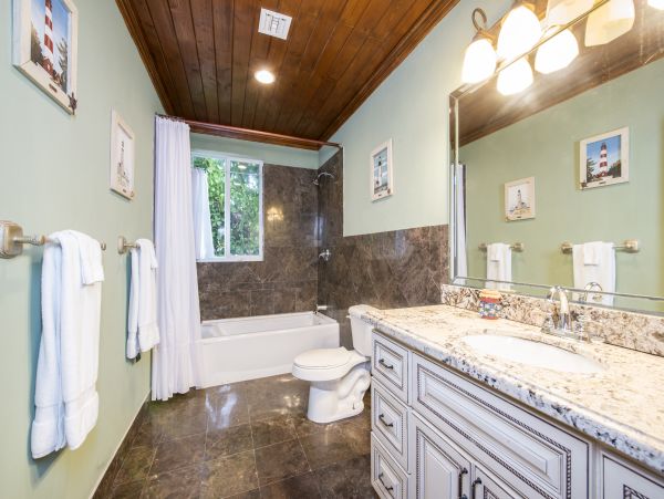 Spectacular House with 4 Bedrooms & Amazing Views