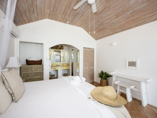 Stunning Bahamas Vacation Villa Located on Beach Sleeps 35