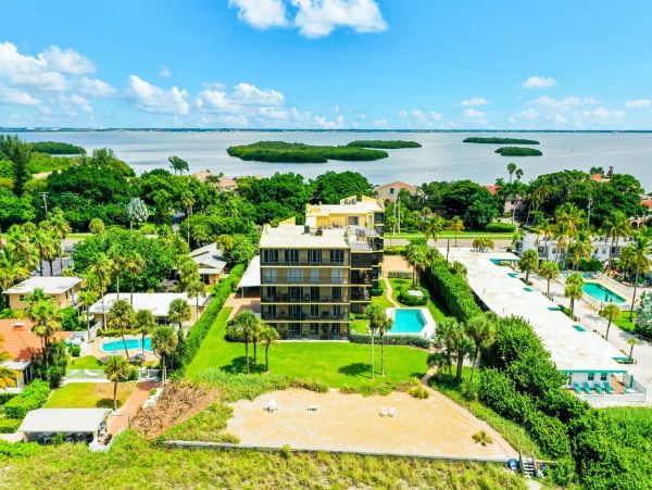 Gulf Views Longboat Key Vacation Condo Sleeps 4 Guests.