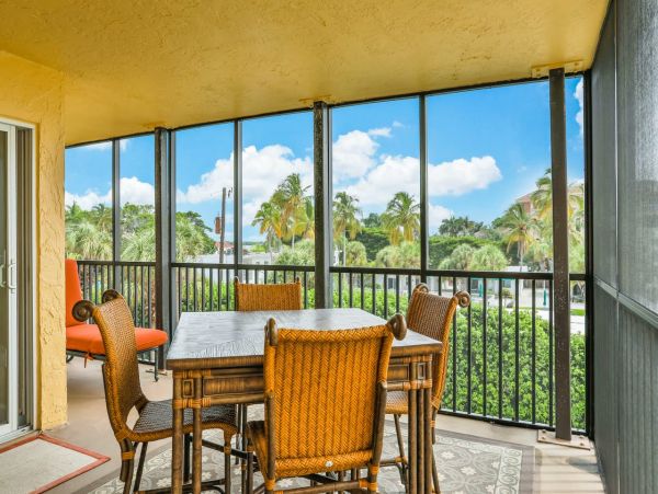 Gulf Views Longboat Key Vacation Condo Sleeps 4 Guests.