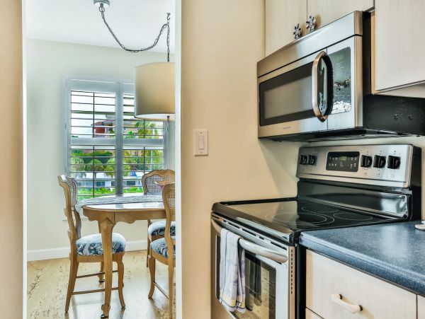 Gulf Views Longboat Key Vacation Condo Sleeps 4 Guests.
