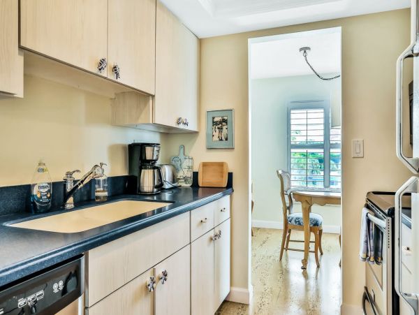 Gulf Views Longboat Key Vacation Condo Sleeps 4 Guests.