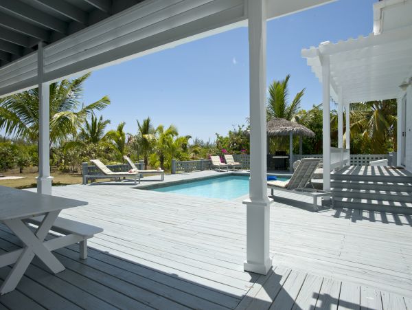 Beautiful 4-Acre Vacation Property Main House with Private Pool & Guest Cottage