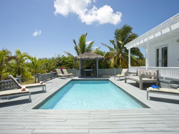 Beautiful 4-Acre Vacation Property Main House with Private Pool & Guest Cottage