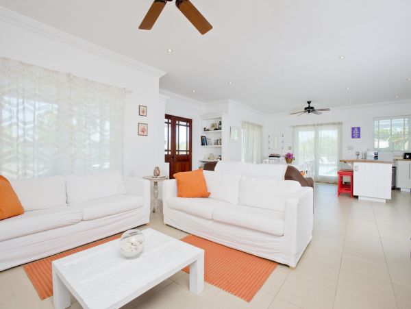Beautiful 4-Acre Vacation Property Main House with Private Pool & Guest Cottage