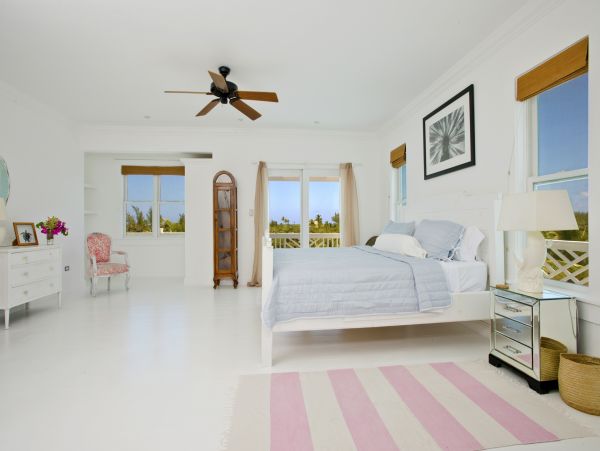 Beautiful 4-Acre Vacation Property Main House with Private Pool & Guest Cottage