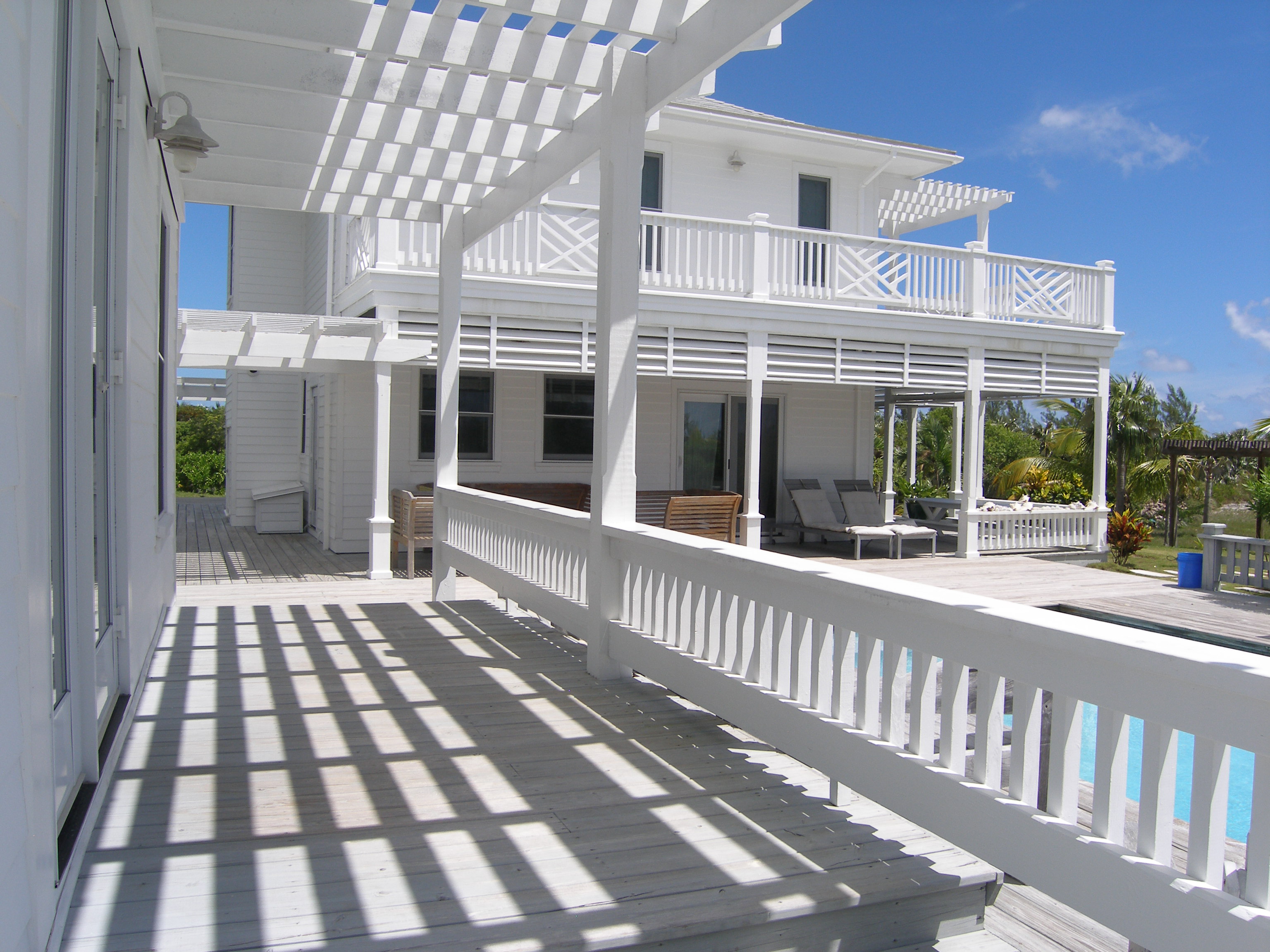 Beautiful 4-Acre Vacation Property Main House with Private Pool & Guest Cottage