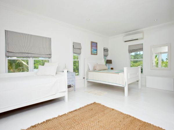 Beautiful 4-Acre Vacation Property Main House with Private Pool & Guest Cottage