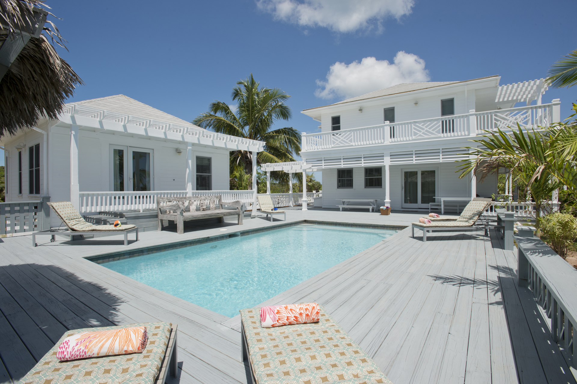 Beautiful 4-Acre Vacation Property Main House with Private Pool & Guest Cottage