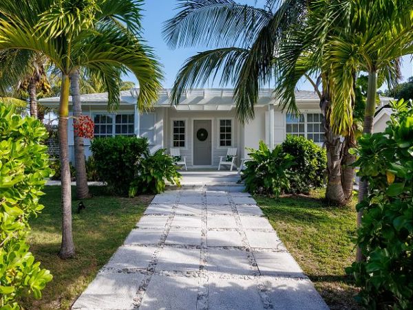 Luxury Bulgalow Villa with 3 Bedrooms Located on a Hilltop