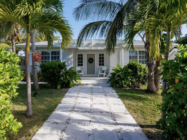 Luxury Bulgalow Villa with 3 Bedrooms Located on a Hilltop