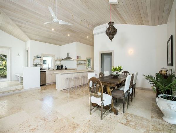 Beachfront 7 Bedrooms Estate Plus Guest House in Bahamas