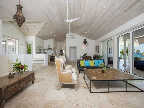 Beachfront 7 Bedrooms Estate Plus Guest House in Bahamas