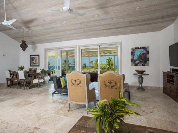 Beachfront 7 Bedrooms Estate Plus Guest House in Bahamas