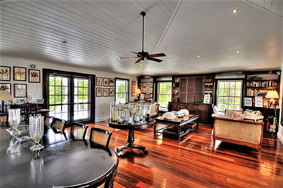 Beachfront Estate with 5 Bedrooms & Private Beach