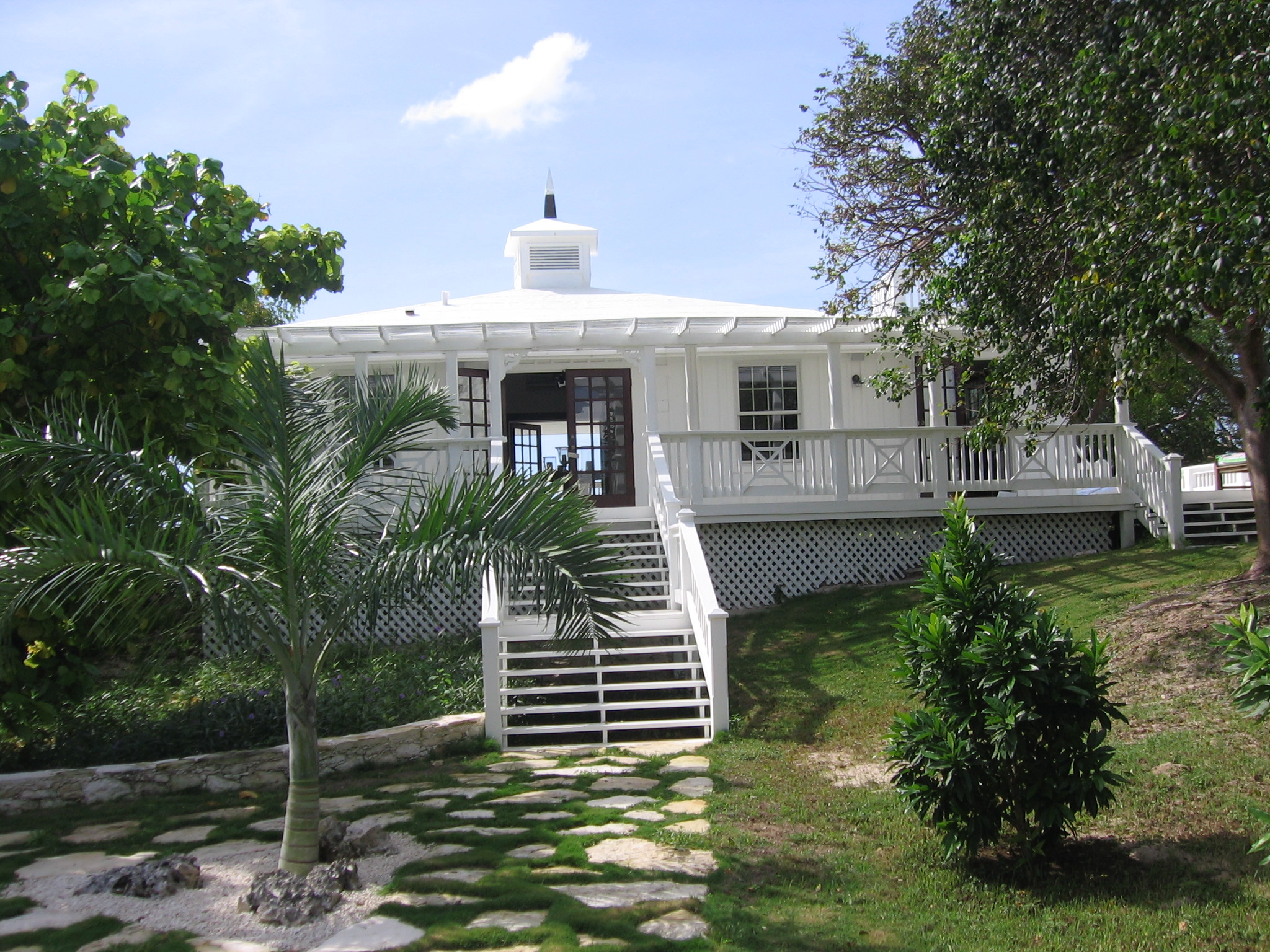 Beachfront Estate with 5 Bedrooms & Private Beach