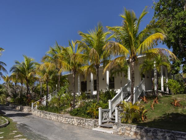 Beachfront Estate with 5 Bedrooms & Private Beach