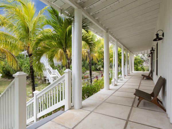 Beachfront Estate with 5 Bedrooms & Private Beach
