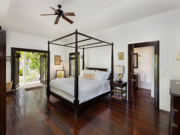 Beachfront Estate with 5 Bedrooms & Private Beach