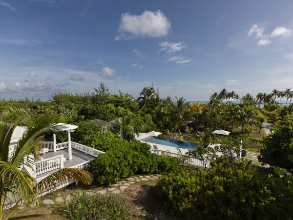 Beachfront Estate with 5 Bedrooms & Private Beach