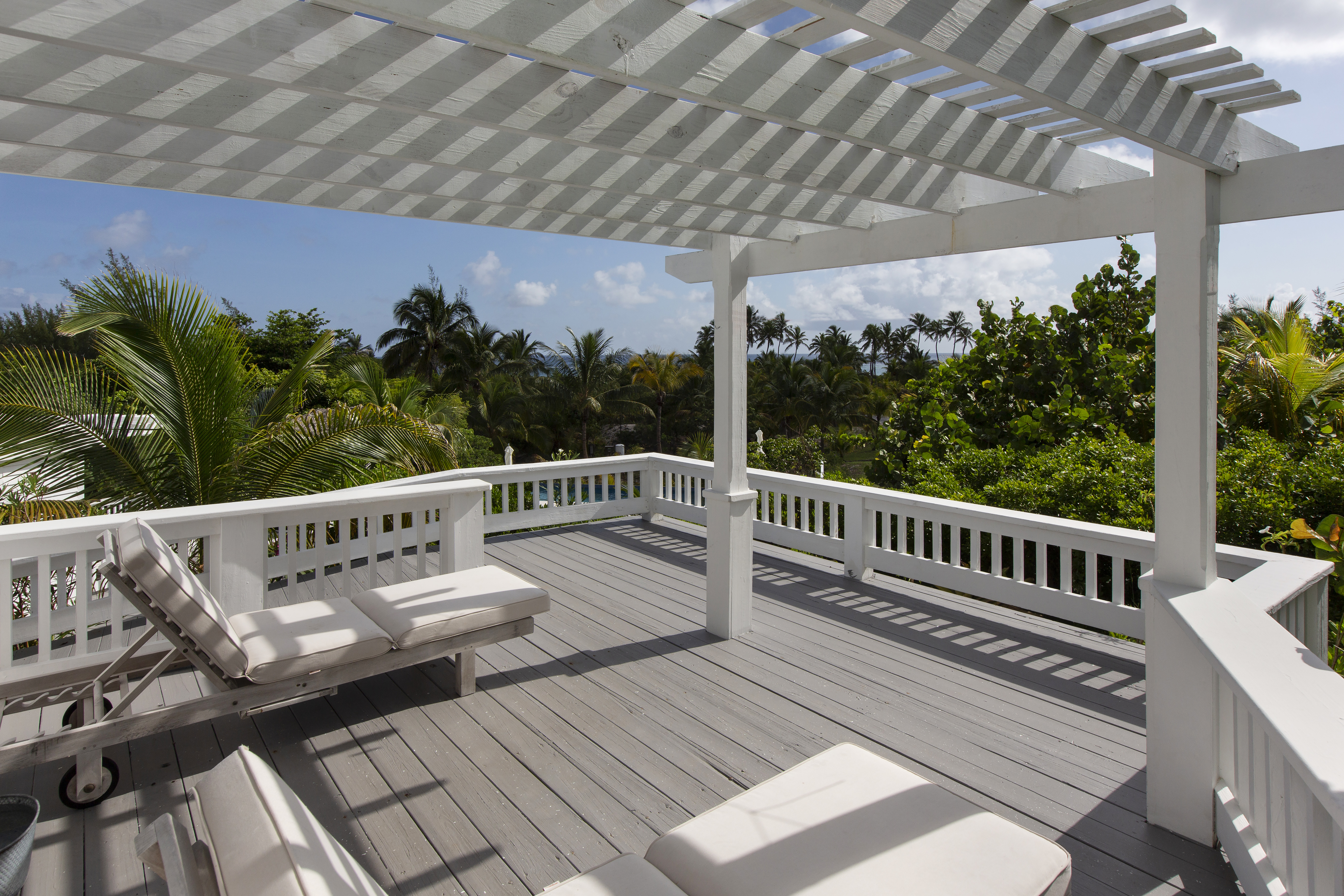 Beachfront Estate with 5 Bedrooms & Private Beach