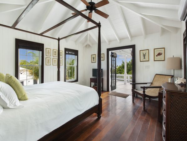 Beachfront Estate with 5 Bedrooms & Private Beach