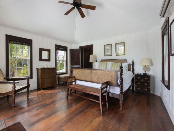 Beachfront Estate with 5 Bedrooms & Private Beach
