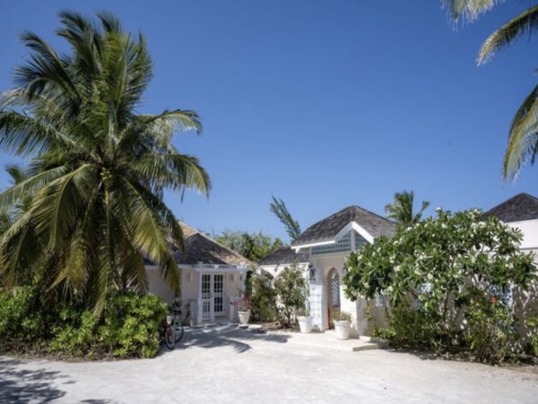Main Beach Villa Plus Recently New Addition of Guest House