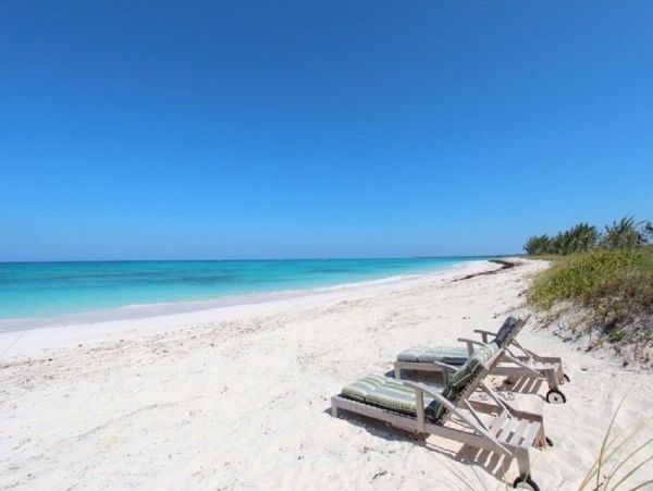Luxurious Beachfront Estate with Private Cottages in Double Bay