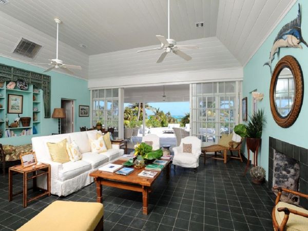 Luxurious Beachfront Estate with Private Cottages in Double Bay