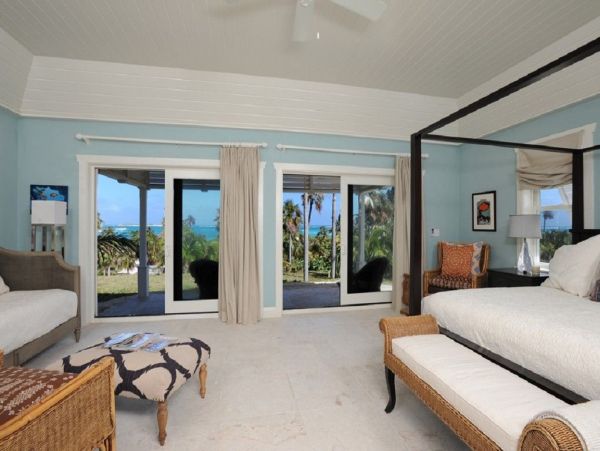 Luxurious Beachfront Estate with Private Cottages in Double Bay
