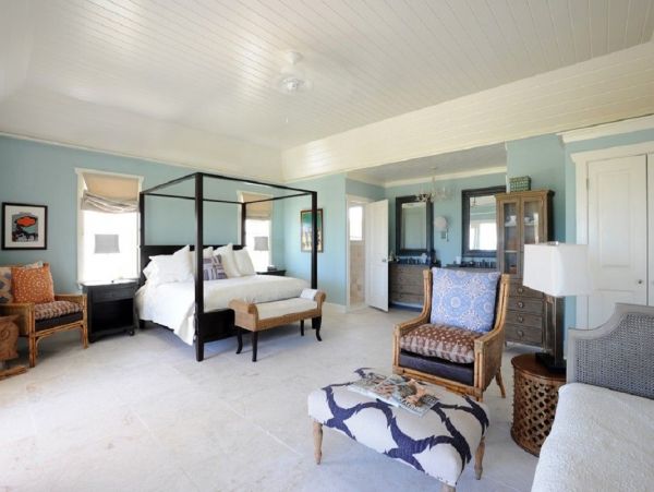 Luxurious Beachfront Estate with Private Cottages in Double Bay