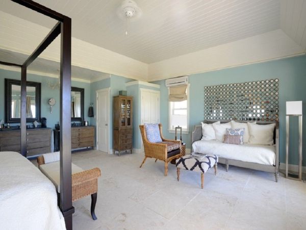 Luxurious Beachfront Estate with Private Cottages in Double Bay