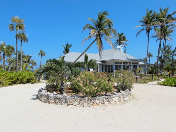 Luxurious Beachfront Estate with Private Cottages in Double Bay