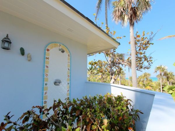 Luxurious Beachfront Estate with Private Cottages in Double Bay