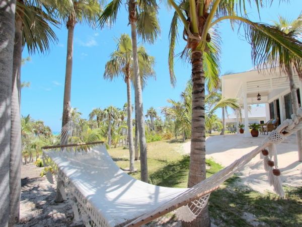 Luxurious Beachfront Estate with Private Cottages in Double Bay