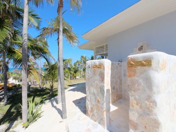 Luxurious Beachfront Estate with Private Cottages in Double Bay