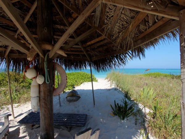 Luxurious Beachfront Estate with Private Cottages in Double Bay