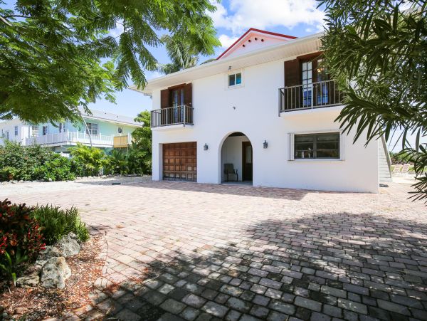 Three Bedrooms Canal Front Home in Summerland Key