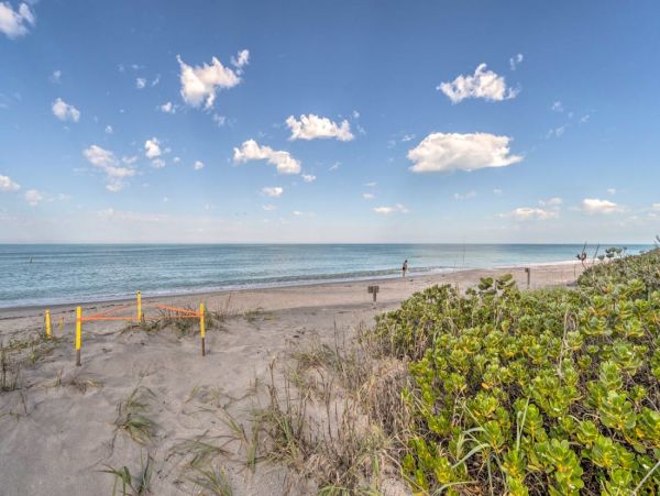 Beachfront Three Bedroom Manasota Key Vacation Home