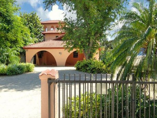 Oceanfront Four Bedroom Vacation Pool Home in Islamorada