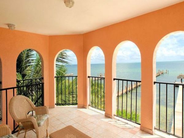 Oceanfront Four Bedroom Vacation Pool Home in Islamorada