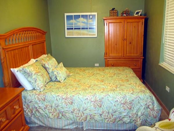 Oceanfront Four Bedroom Vacation Pool Home in Islamorada