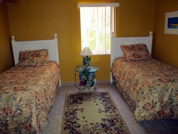 Oceanfront Four Bedroom Vacation Pool Home in Islamorada