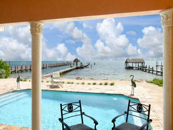 Oceanfront Four Bedroom Vacation Pool Home in Islamorada